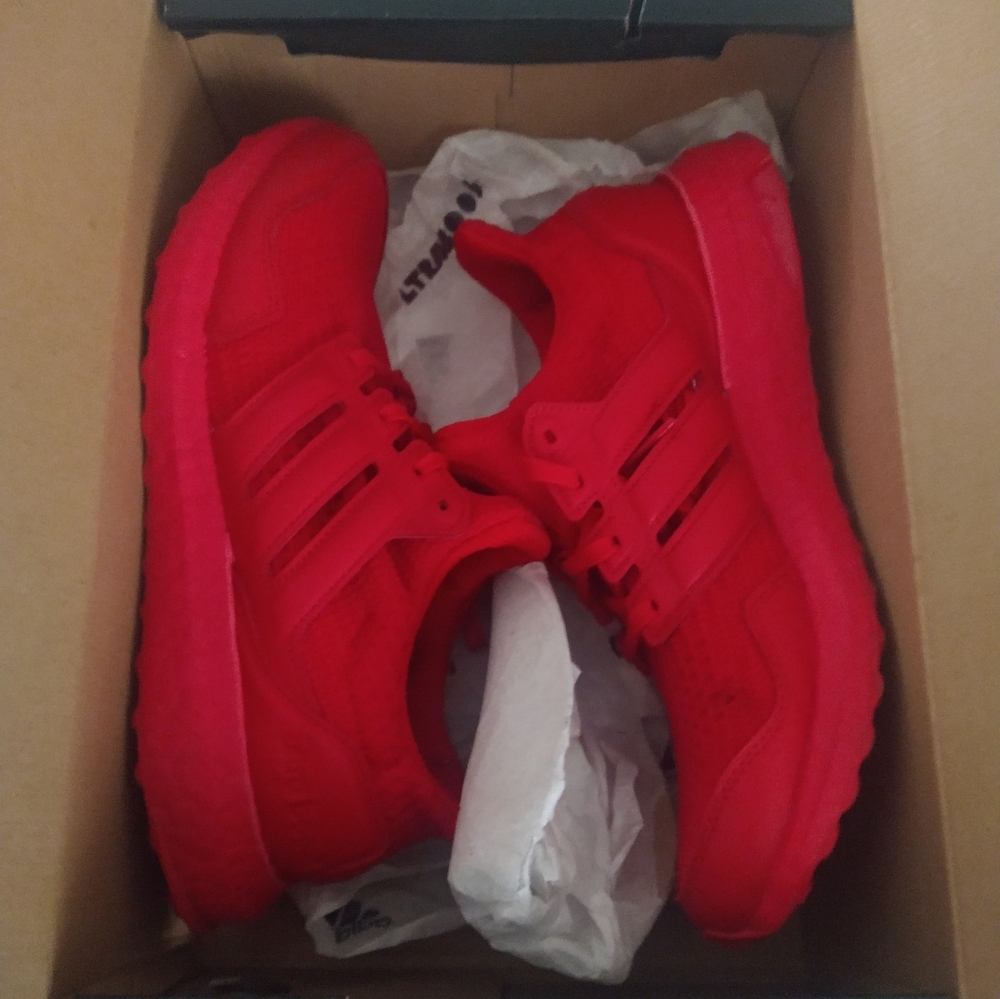 Women's Adidas tennis shoes